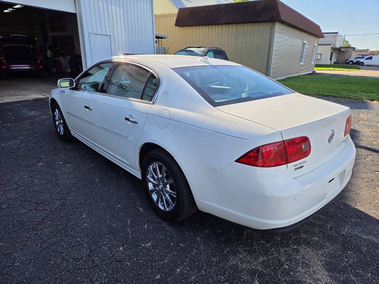 Used 2010 Buick Lucerne CXL FWD image 3