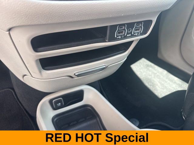 Used 2023 Chrysler Pacifica Touring-L FWD image 25