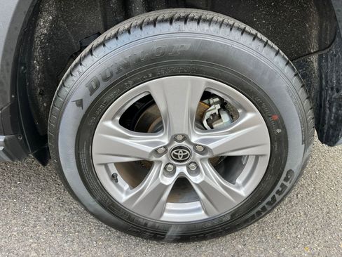 Used 2025 Toyota RAV4 XLE image 30