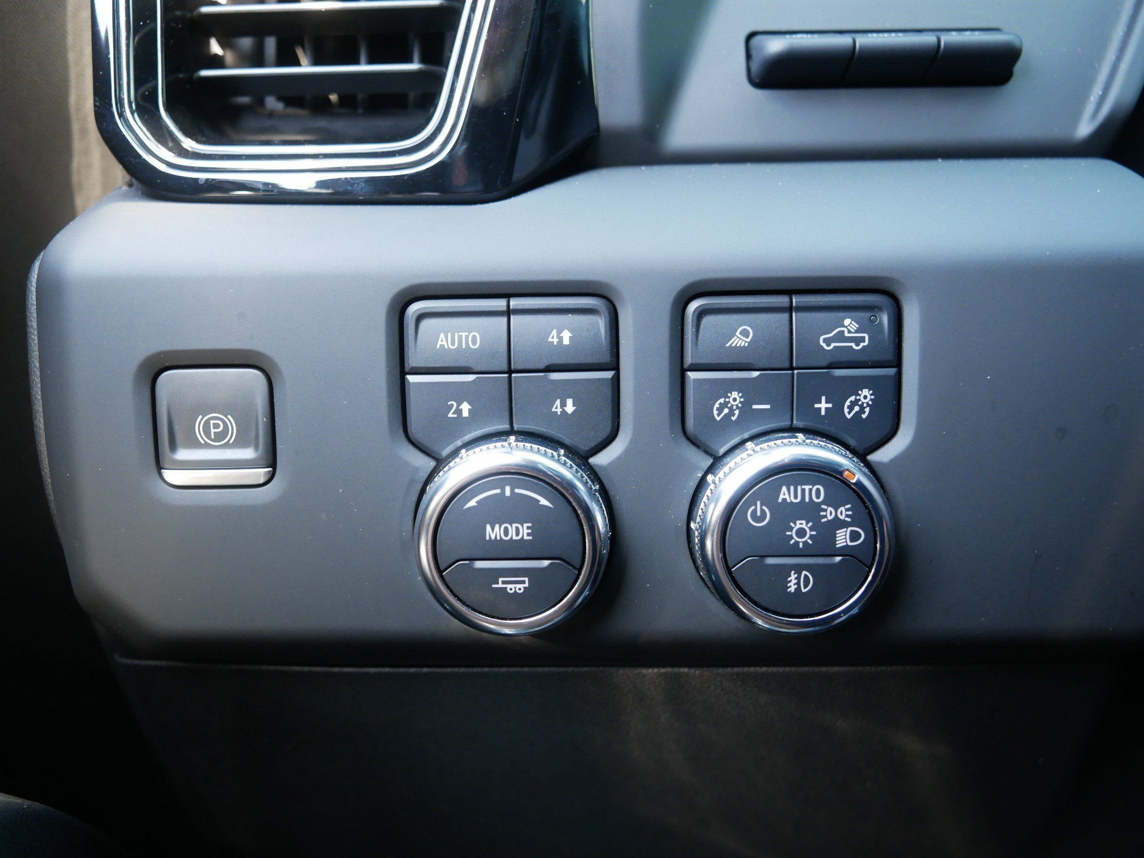 Used 2024 GMC Sierra 2500 AT4 w/ AT4 Premium Plus Package AWD/4WD image 26