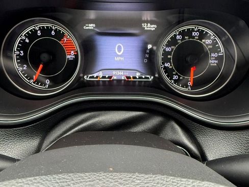 Used 2019 Jeep Cherokee Trailhawk w/ Comfort/Convenience Group AWD/4WD image 31