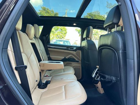 Used 2014 Porsche Cayenne Platinum Edition image 27