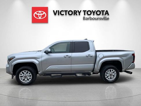 Used 2024 Toyota Tacoma SR5 w/ SR5 Upgrade Package AWD/4WD image 2