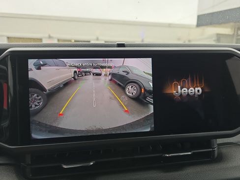 Used 2025 Jeep Wrangler Unlimited Sport AWD/4WD image 29