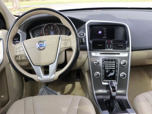 Used 2015 Volvo XC60 T5 w/ Proximity Package image 33