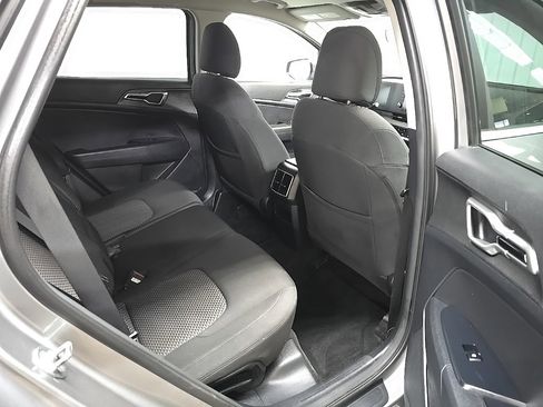 Used 2023 Kia Sportage LX image 17