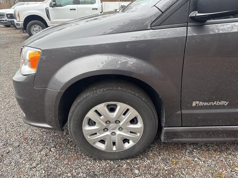 Used 2019 Dodge Grand Caravan SE w/ Power Convenience Group I image 6