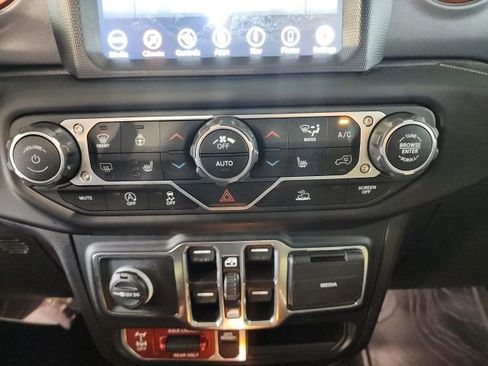 Used 2023 Jeep Gladiator Mojave w/ Cold Weather Group image 23