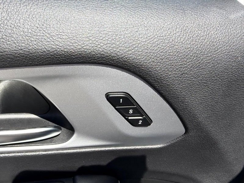 Used 2025 Chrysler Pacifica Limited FWD image 21