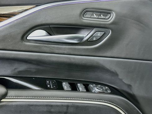 Used 2022 Cadillac Escalade Luxury RWD image 15
