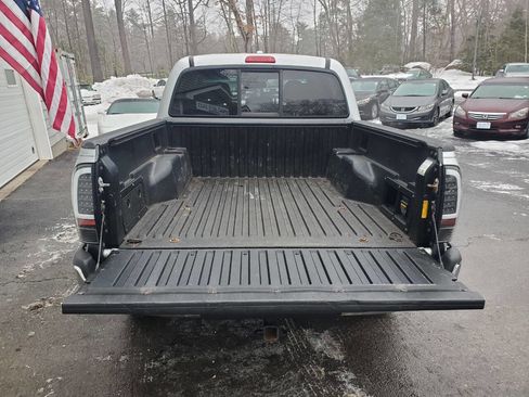 Used 2011 Toyota Tacoma 4x4 Access Cab V6 image 7