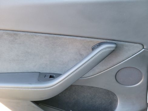 Used 2022 Tesla Model Y Performance image 12