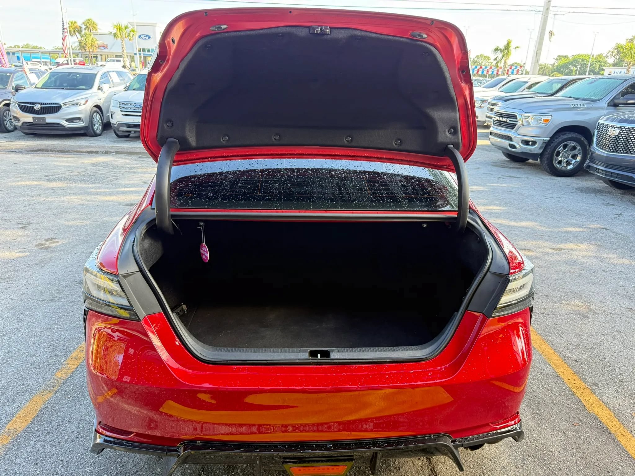 Used 2019 Toyota Camry SE FWD image 18