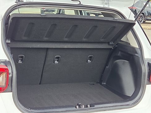 Used 2025 Hyundai Venue SEL FWD image 9