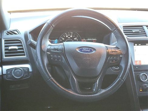 Used 2017 Ford Explorer XLT w/ Equipment Group 202A image 11