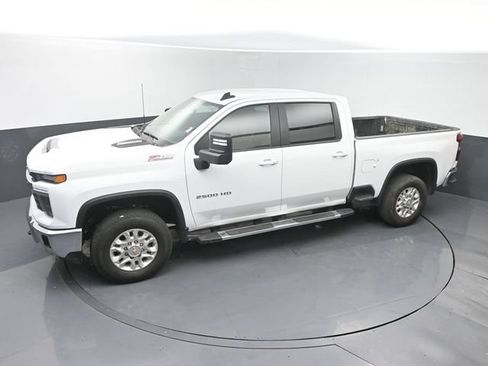 Used 2025 Chevrolet Silverado 2500 LT AWD/4WD image 36