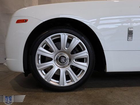 Used 2017 Rolls-Royce Dawn RWD image 41