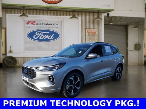Certified 2023 Ford Escape ST-Line Elite w/ Premium Technology Package image 2