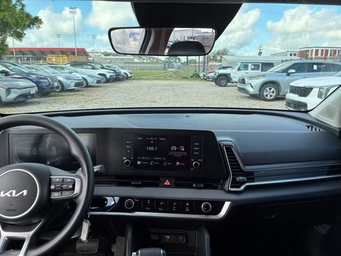 Used 2025 Kia Sportage LX image 31