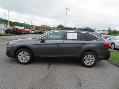 Used 2018 Subaru Outback 2.5i Premium image 7