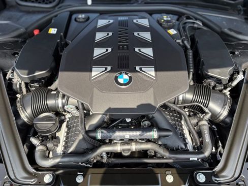 Used 2025 BMW 760i xDrive image 26