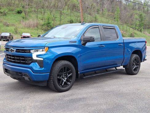 Used 2022 Chevrolet Silverado 1500 RST w/ Z71 Off-Road Package AWD/4WD image 3