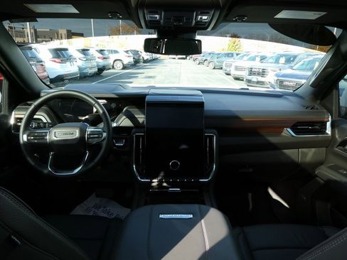 Certified 2025 GMC Yukon Denali image 35