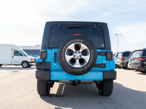 Used 2017 Jeep Wrangler Unlimited Sahara w/ Dual Top Group image 6
