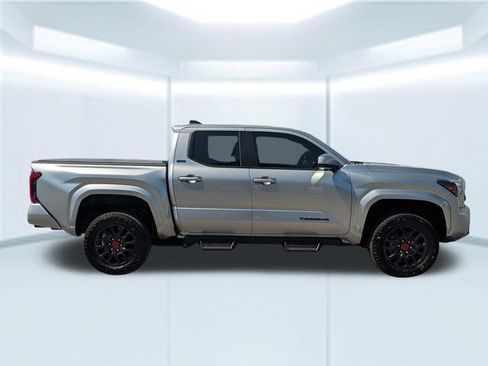Used 2024 Toyota Tacoma SR5 AWD/4WD image 7