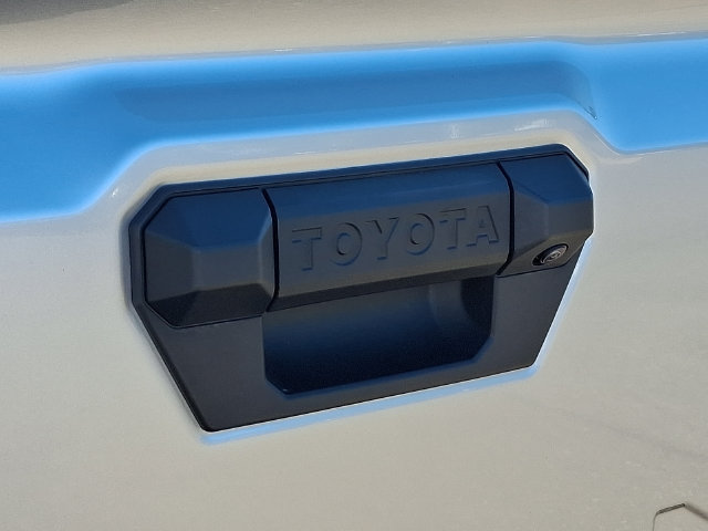 Used 2025 Toyota Tacoma TRD Off-Road AWD/4WD image 33