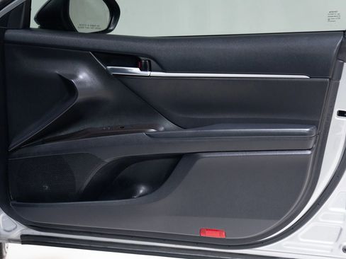 Used 2022 Toyota Camry SE image 21