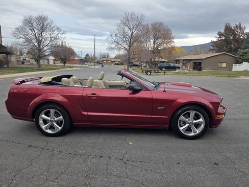 Used 2007 Ford Mustang GT image 2