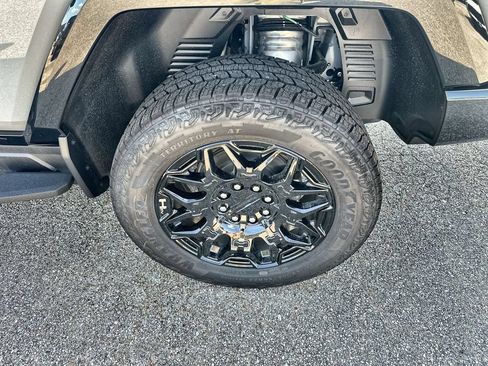 New 2026 GMC Hummer EV 4x4 Crew Cab image 12