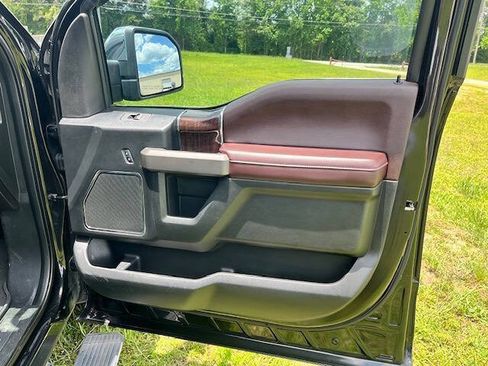Used 2015 Ford F150 Platinum w/ Equipment Group 701A Luxury RWD image 19