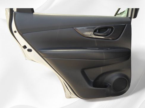 Used 2020 Nissan Rogue S image 24