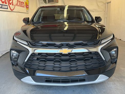 Used 2025 Chevrolet Blazer LT FWD image 3