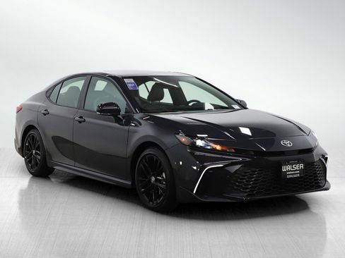 Used 2025 Toyota Camry SE w/ Multimedia Upgrade Package image 7