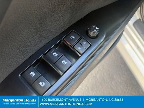 Used 2018 Toyota Camry LE FWD image 15