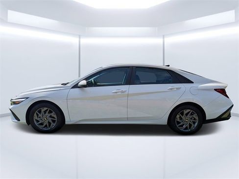 Used 2024 Hyundai Elantra SEL image 6