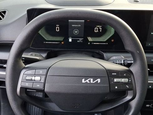 Used 2025 Kia K4 LX image 23
