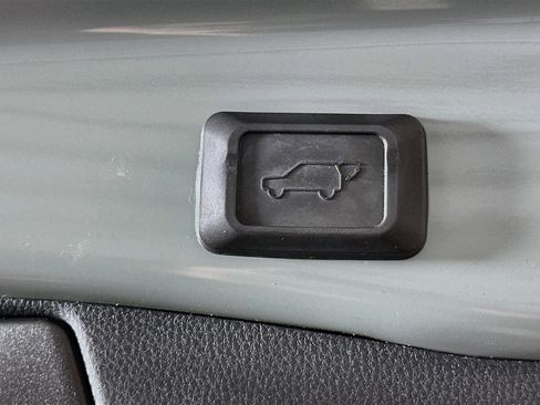 Used 2020 Toyota RAV4 XLE Premium FWD image 31