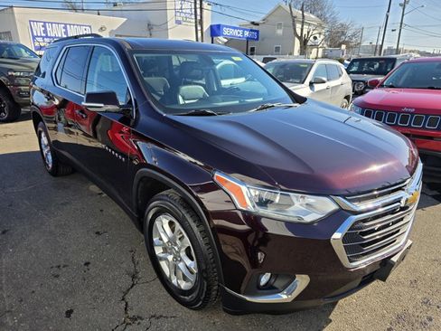 Used 2020 Chevrolet Traverse LT image 1