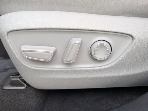 Used 2026 Toyota Highlander XLE image 17