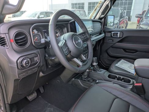 New 2025 Jeep Gladiator Rubicon AWD/4WD image 9