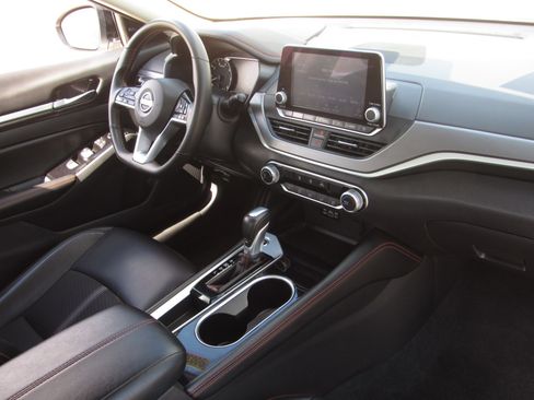 Used 2025 Nissan Altima 2.5 SR FWD image 9