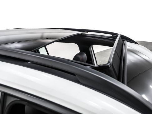 Used 2022 Mercedes-Benz GLB 35 AMG 4MATIC image 22