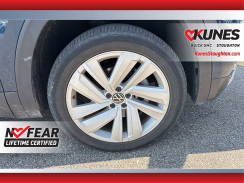Used 2021 Volkswagen Atlas Cross Sport SE w/ Panoramic Sunroof Package image 14