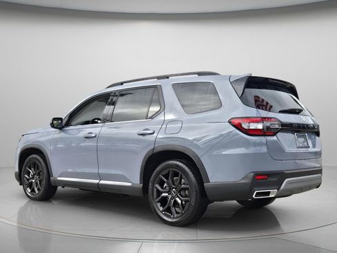 Used 2025 Honda Pilot Touring image 8