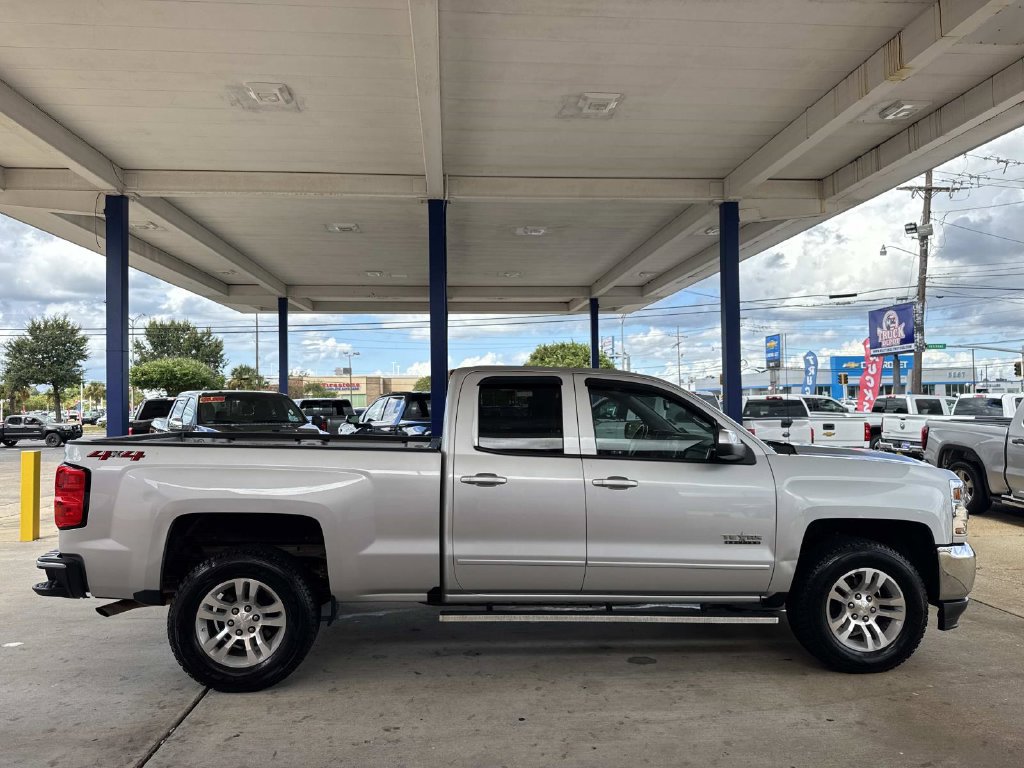 Used 2019 Chevrolet Silverado 1500 LT w/ Texas Edition AWD/4WD image 10