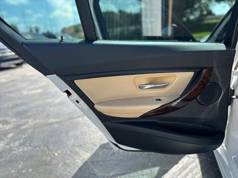Used 2018 BMW 320i Sedan RWD image 16